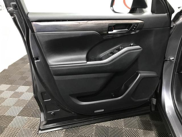 Photo of 2023 Magnetic Gray Metallic Toyota Highlander Hybrid