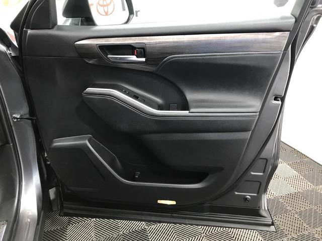 Photo of 2023 Magnetic Gray Metallic Toyota Highlander Hybrid