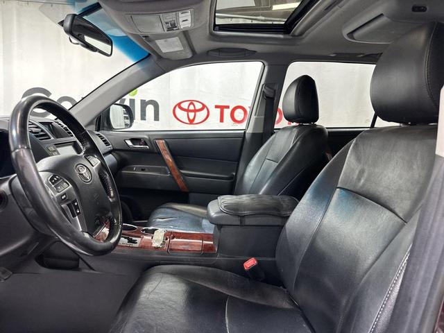Photo of 2011 Sizzling Crimson Mica Toyota Highlander