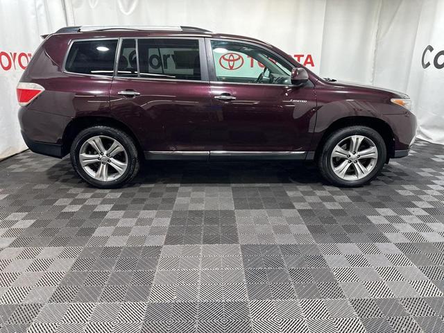 Photo of 2011 Sizzling Crimson Mica Toyota Highlander