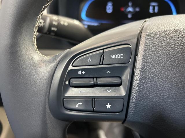 Photo of 2024 Denim w/White Roof Hyundai VENUE