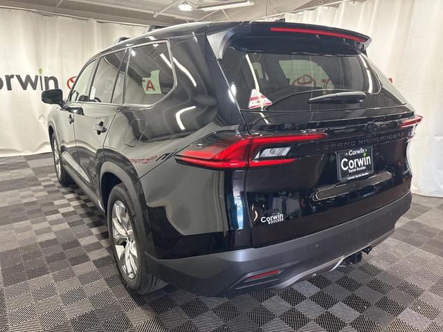 Photo of 2025 Midnight Black Metallic Toyota Grand Highlander