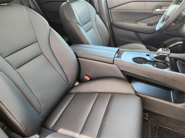 Photo of 2025 Super Black Nissan Rogue