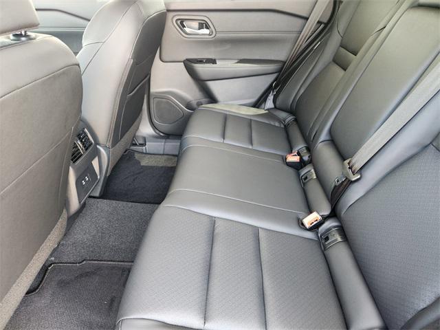 Photo of 2025 Super Black Nissan Rogue