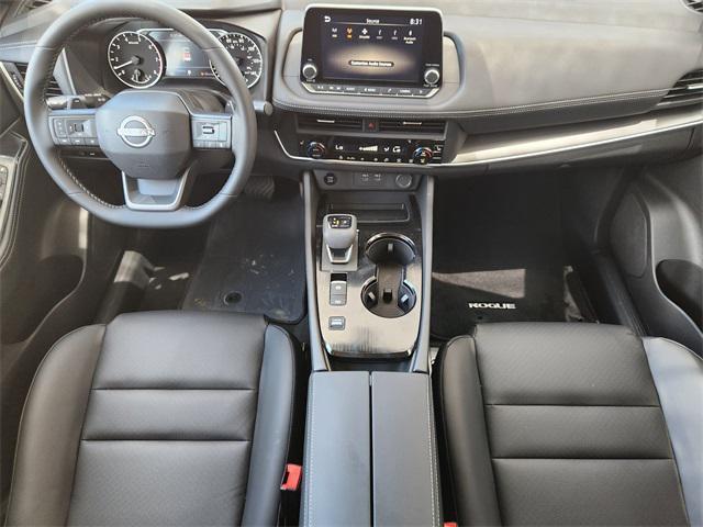 Photo of 2025 Super Black Nissan Rogue