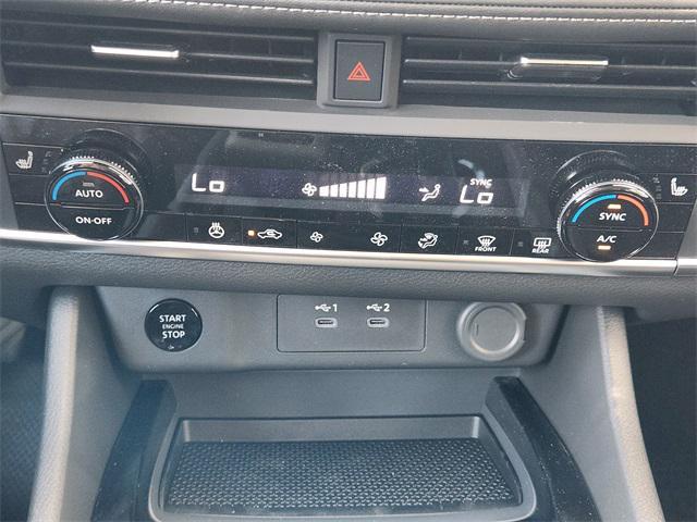 Photo of 2025 Super Black Nissan Rogue