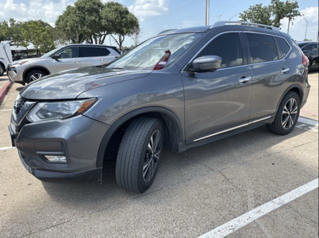 Photo of 2017 Gun Metallic Nissan Rogue