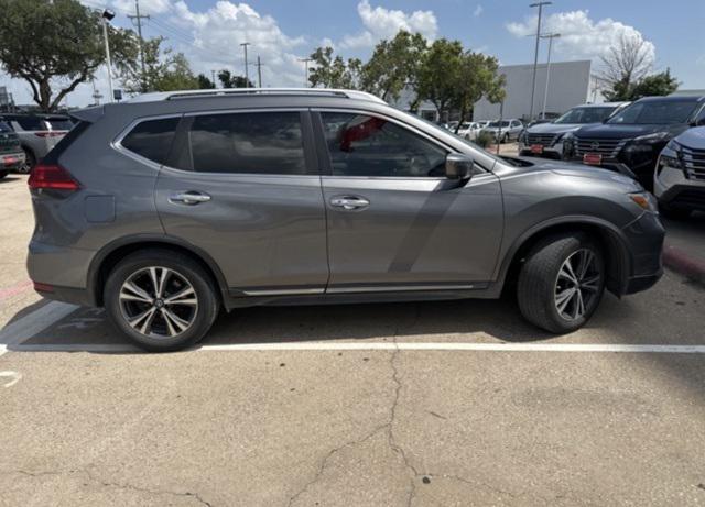 Photo of 2017 Gun Metallic Nissan Rogue