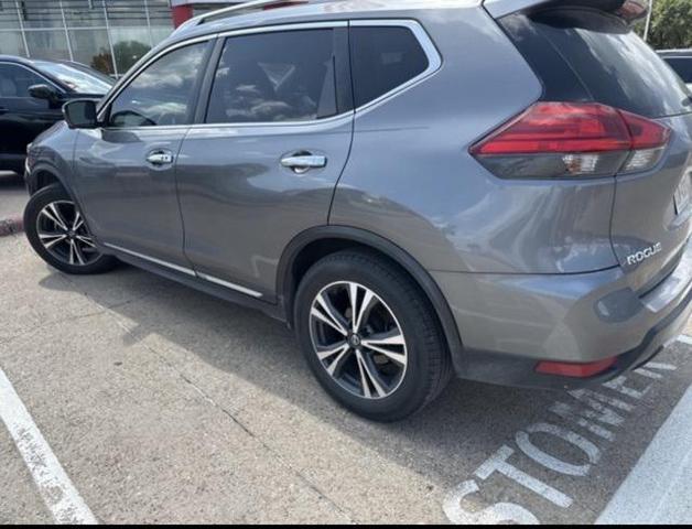 Photo of 2017 Gun Metallic Nissan Rogue