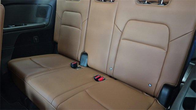 Photo of 2025 Solid Gray/Super Black Nissan Pathfinder