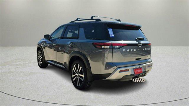 Photo of 2025 Solid Gray/Super Black Nissan Pathfinder