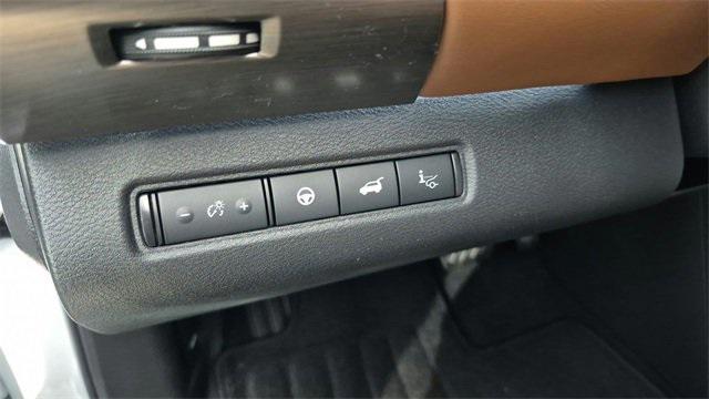 Photo of 2025 Solid Gray/Super Black Nissan Pathfinder