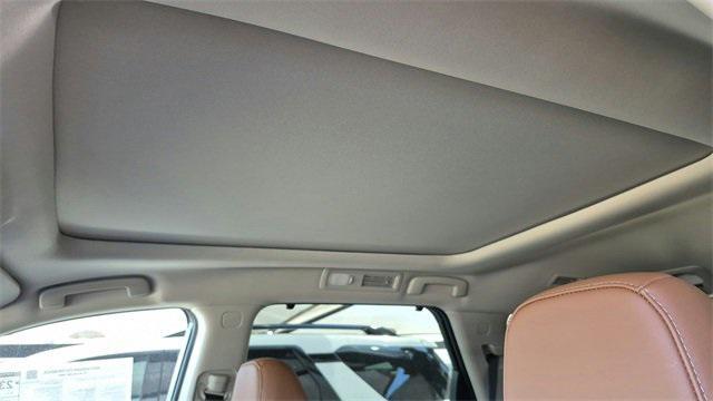 Photo of 2025 Solid Gray/Super Black Nissan Pathfinder