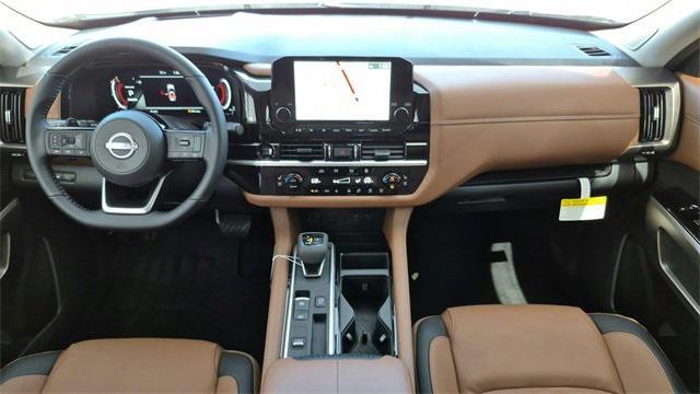 Photo of 2025 Solid Gray/Super Black Nissan Pathfinder