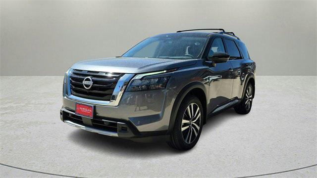 Photo of 2025 Solid Gray/Super Black Nissan Pathfinder
