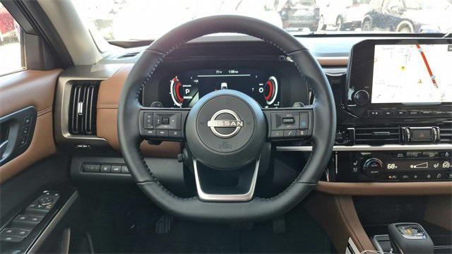 Photo of 2025 Solid Gray/Super Black Nissan Pathfinder