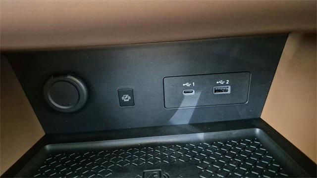 Photo of 2025 Solid Gray/Super Black Nissan Pathfinder