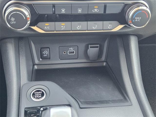 Photo of 2025 Super Black Nissan Sentra