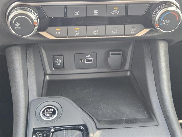 Photo of 2025 Super Black Nissan Sentra