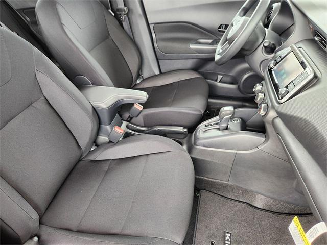 Photo of 2025 Gun Metallic Nissan Kicks