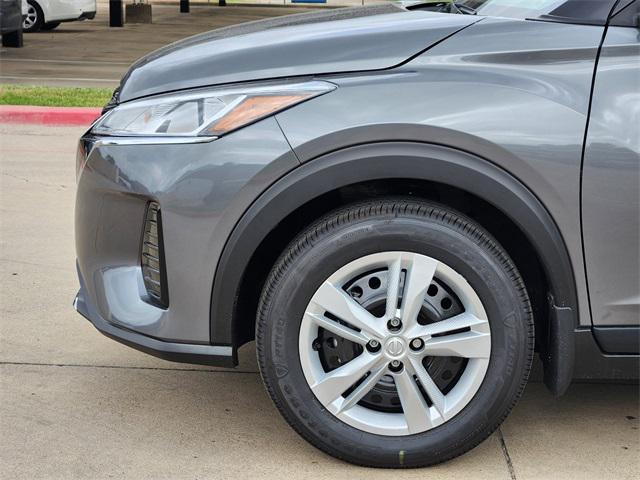 Photo of 2025 Gun Metallic Nissan Kicks