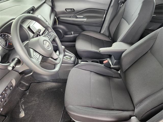 Photo of 2025 Gun Metallic Nissan Kicks