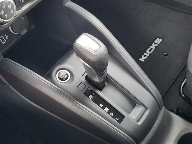Photo of 2025 Gun Metallic Nissan Kicks