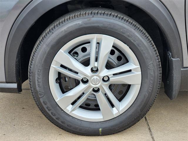 Photo of 2025 Gun Metallic Nissan Kicks