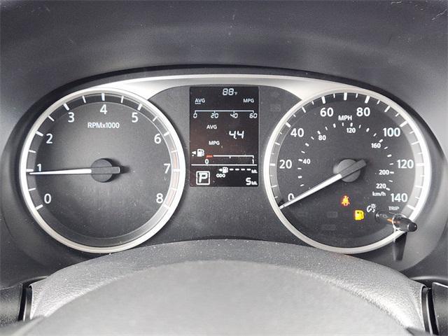 Photo of 2025 Gun Metallic Nissan Kicks