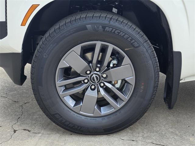 Photo of 2025 Glacier White Nissan Frontier