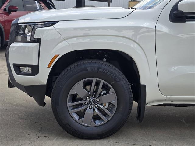Photo of 2025 Glacier White Nissan Frontier