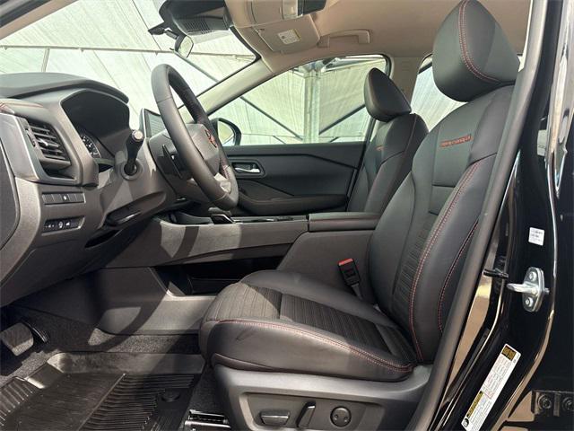 Photo of 2025 Super Black Nissan Rogue