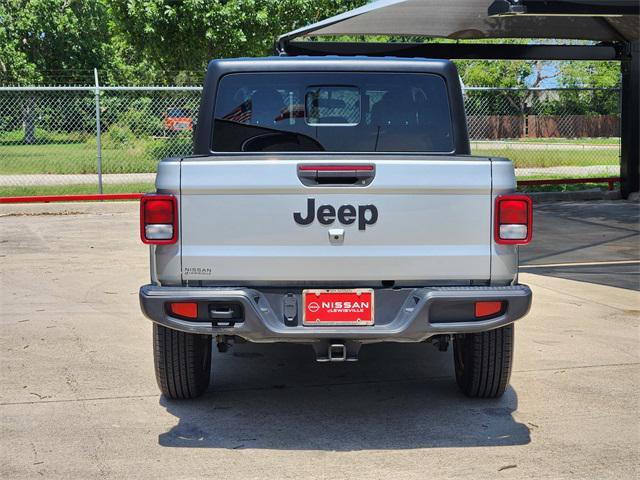 Photo of 2023 Silver Zynith Clearcoat Jeep Gladiator