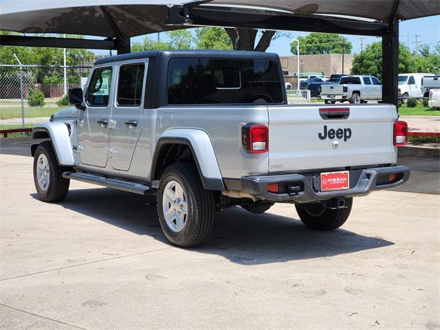 Photo of 2023 Silver Zynith Clearcoat Jeep Gladiator