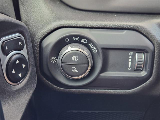 Photo of 2023 Silver Zynith Clearcoat Jeep Gladiator