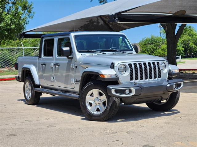 Photo of 2023 Silver Zynith Clearcoat Jeep Gladiator