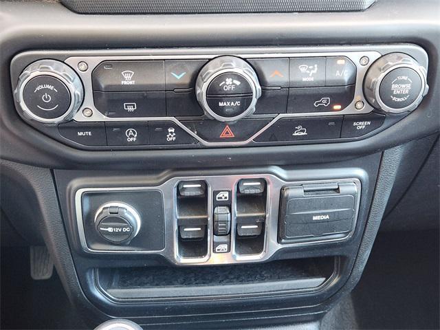 Photo of 2023 Silver Zynith Clearcoat Jeep Gladiator