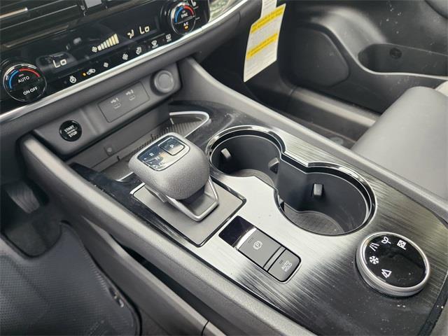 Photo of 2025 Super Black Nissan Rogue