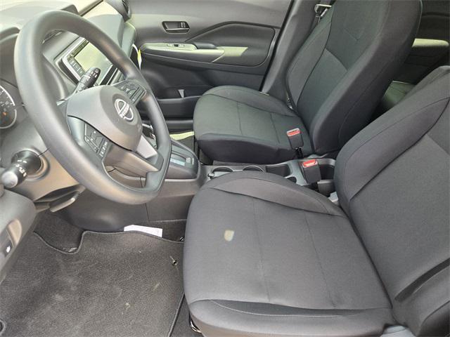 Photo of 2025 Electric Blue Metallic Nissan Kicks