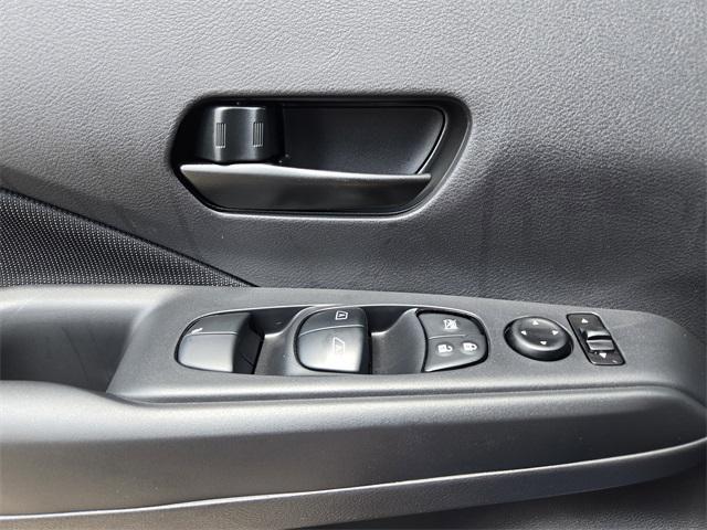 Photo of 2025 Electric Blue Metallic Nissan Kicks