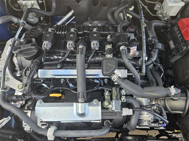 Photo of 2025 Electric Blue Metallic Nissan Kicks