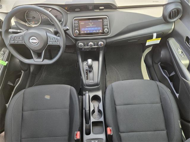 Photo of 2025 Electric Blue Metallic Nissan Kicks