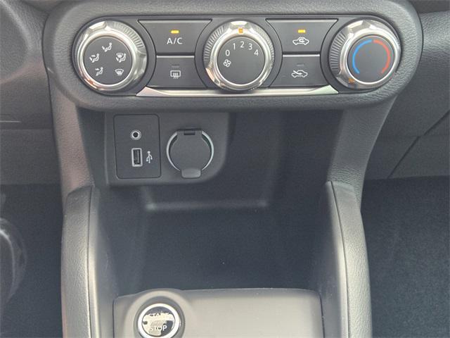 Photo of 2025 Electric Blue Metallic Nissan Kicks