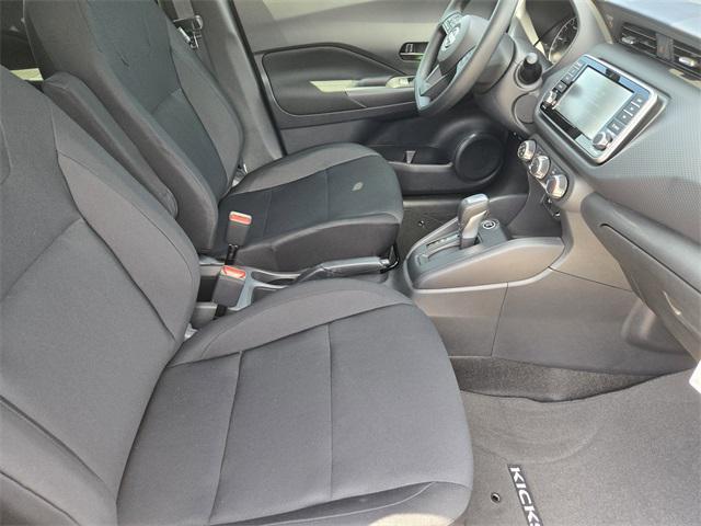 Photo of 2025 Electric Blue Metallic Nissan Kicks