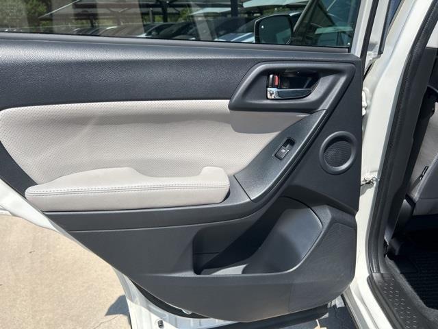 Photo of 2017 Crystal White Pearl Subaru Forester