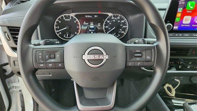 Photo of 2025 Glacier White Nissan Rogue