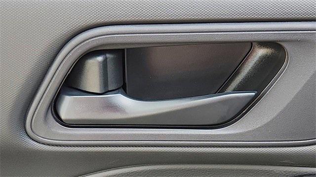 Photo of 2025 Glacier White Nissan Rogue