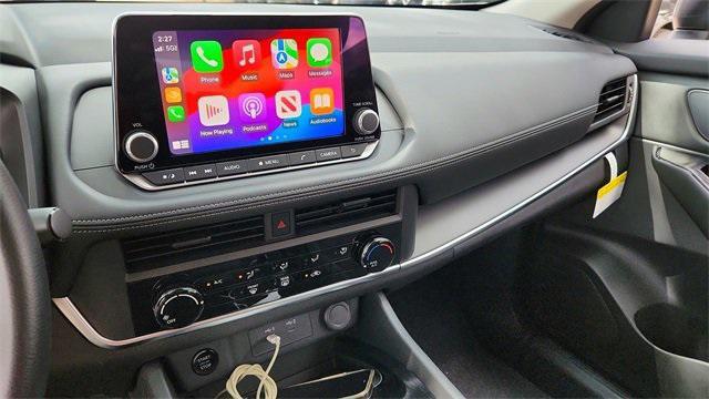 Photo of 2025 Glacier White Nissan Rogue