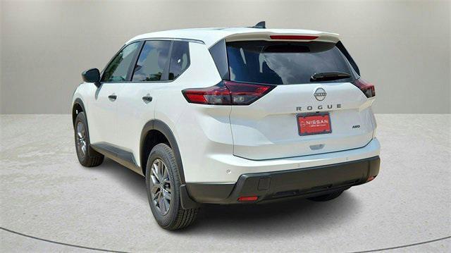 Photo of 2025 Glacier White Nissan Rogue