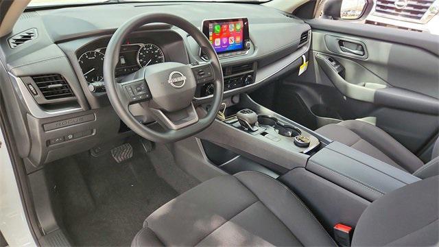 Photo of 2025 Glacier White Nissan Rogue